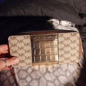 Michael kors wallet
